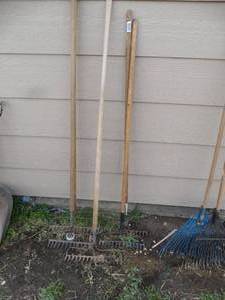 lot 1877 image: 5 Metal Garden Rakes