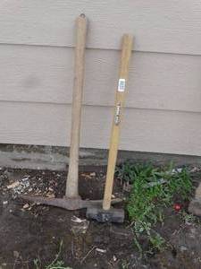 lot 1879 image: Pick-axe & sledge hammer
