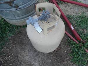 lot 1882 image: Small Propane Tank