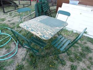 lot 1883 image: Vintage Green Folding Table and 4 Matching Chairs