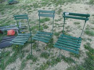 lot 1884 image: 3 Matching Vintage Green Folding Chairs