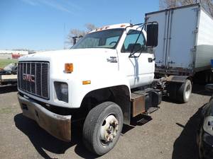 lot 03 image: 1995 GMC TopKick LoPro Semi Truck  226337 Miles