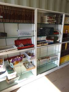 lot 1922 image: 2 White Book Shelfs w Glass Shelves wo Contents