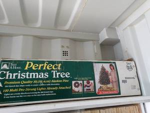 lot 1930 image: 3Ft Pre-Lit Christmas Tree