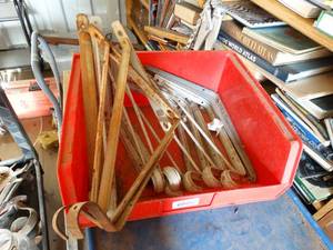 lot 29894 image: Metal Shelving Brackets  Supports