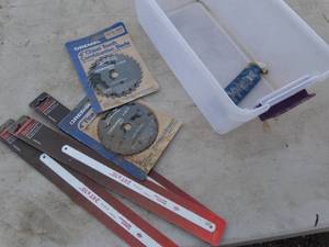 lot 29914 image: 10 Metal Hack Saw  and 4 Dremel Blades