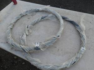 lot 29948 image: Two bundles of smooth wire
