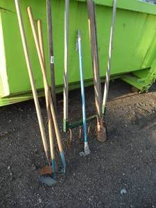 lot 29978 image: Long Handle Gardening Tools
