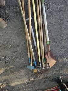 lot 29980 image: Misc Long Handle Gardening Tools
