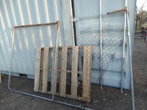lot 29987 image: Fence and Pallet