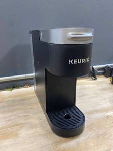 lot 10749 image: Keurig - K-Slim Single-Serve K-Cup Pod Coffee Maker - Black