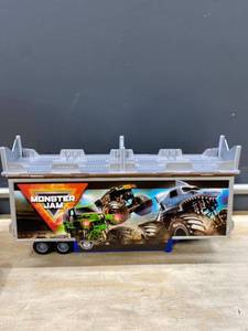 lot 10755 image: Monster Jam Official 2-in-1 Transforming Hauler Playset