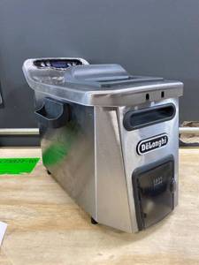lot 10791 image: De�Longhi Livenza Dual Zone Easy Clean Deep Fryer, 18�x11�x12.5� (Silver)