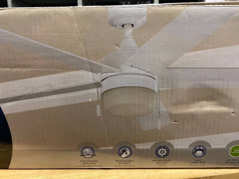 lot 30300 image: Harbor Breeze, 52 White Ceiling Fan with LED Light Kit