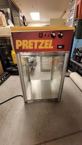 lot 4645 image: JJ850B Soft Pretzel Food Warmer