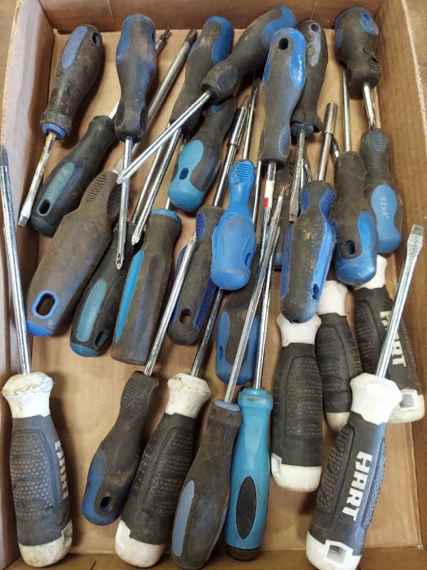 lot 7099 image: assorted screwdrivers