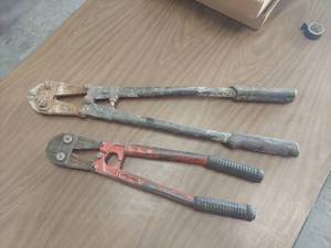 lot 6011 image: 2 Bolt Cutters - 24in Kobalt and 18in