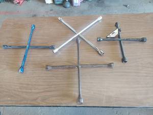 lot 6023 image: 4 Way Lug Wrenches