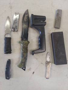 lot 6134 image: assorted Knives