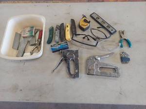 lot 6145 image: utility knives and staplers