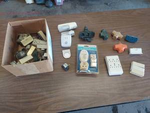 lot 6149 image: assorted adapters