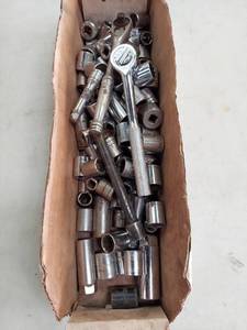 lot 6037 image: assorted 38 drive sockets