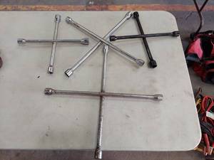 lot 6043 image: 4 - 4 way tools