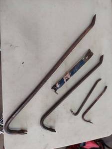 lot 6046 image: assorted pry bars