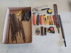 lot 6071 image: assorted tools - utility knives and files