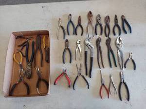 lot 6072 image: assorted pliers