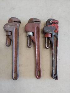 lot 6074 image: 3 pipe wrenches