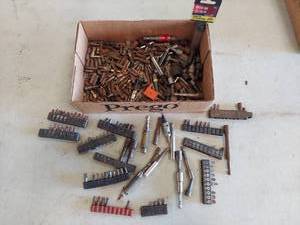 lot 6079 image: assorted bits