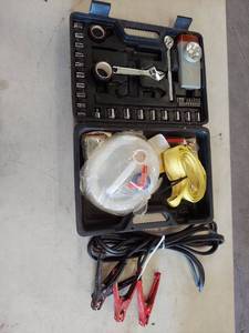 lot 6080 image: jumper cables and car kit