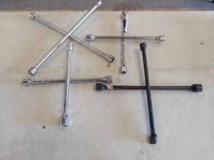 lot 6085 image: 4 - 4 ways
