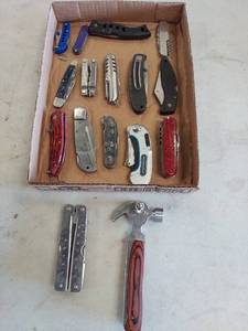 lot 6090 image: assorted pocket knives