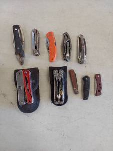 lot 6099 image: assorted knives