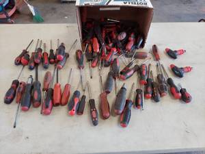 lot 6110 image: assorted screwdrivers