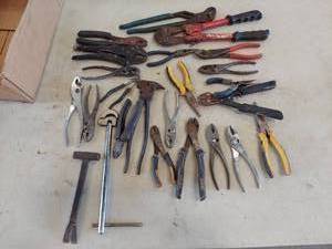 lot 6117 image: assorted pliers
