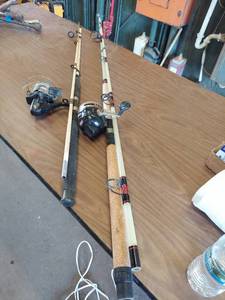 lot 6124 image: 2 fishing rods and reels