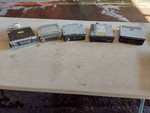 lot 6179 image: 5 car radios
