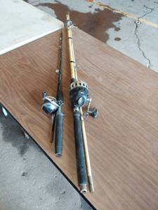 lot 6195 image: 2 fishing rods and reels