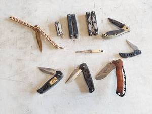 lot 6199 image: assorted pocket knives