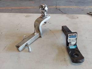 lot 6227 image: 2 slip in hitches