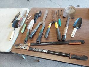 lot 6239 image: loppers and garden tools