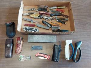 lot 6250 image: assorted pocket knives