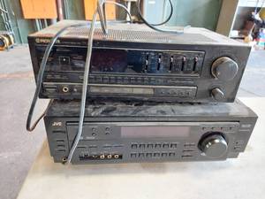 lot 6254 image: 2 stereo receiver - Pioneer and JVC