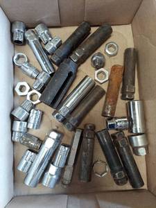 lot 6285 image: locking lug nut adapters