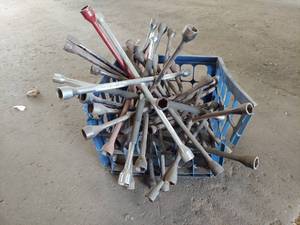 lot 6320 image: assorted 4 way lug wrenches