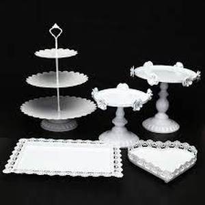 lot 7709 image: Decorative stand for baked goods