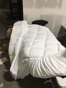 lot 7819 image: King Size Mattress topper Sheet